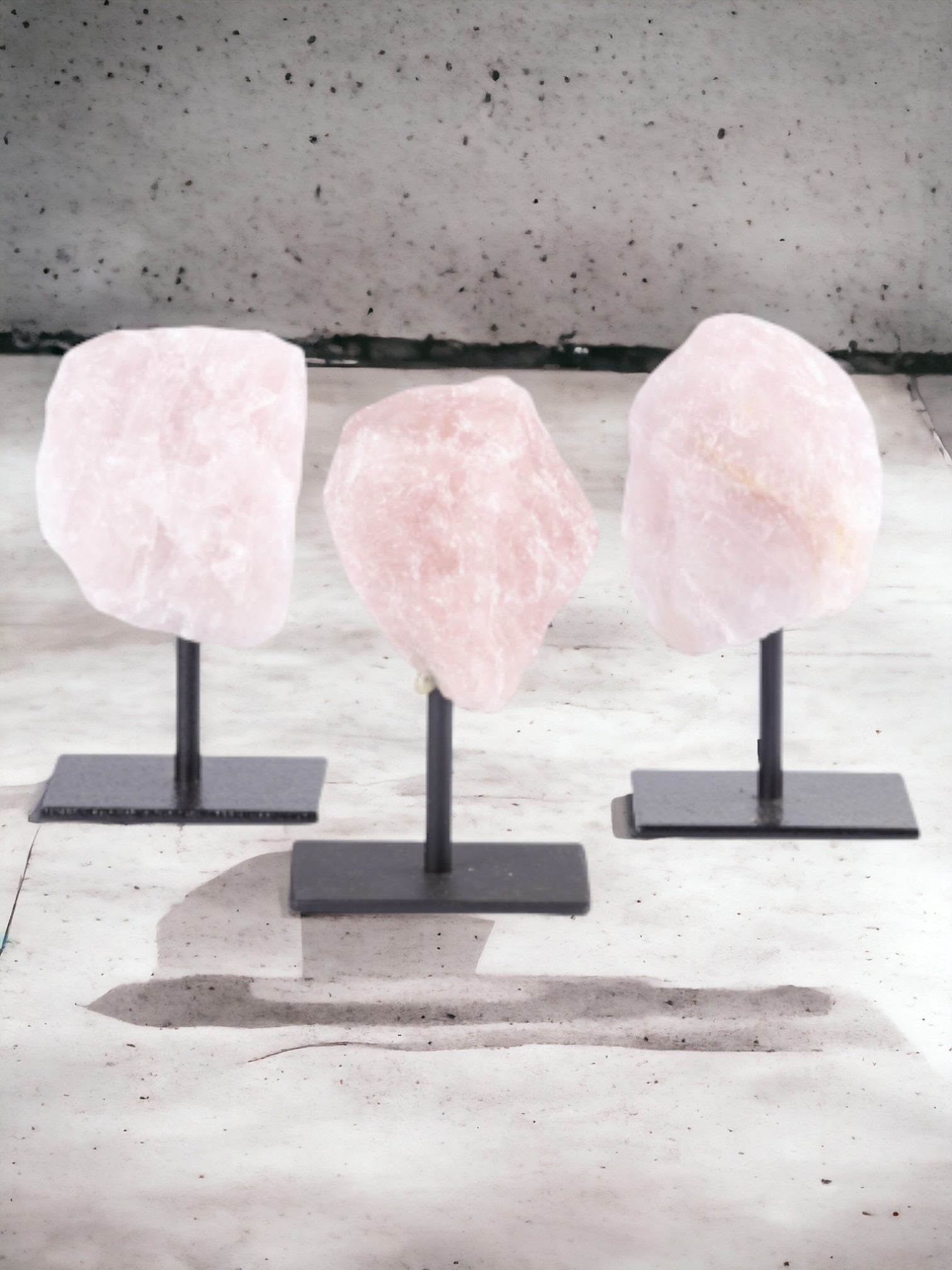 Rosequarts on metal stand - Image 2